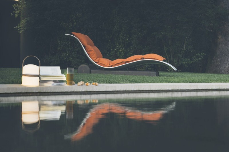 Unopiu_Synthesis-sunloungers_1_ph.-Thomas-Pagani