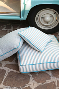 Galbiati: cuscini rivesti da New Tess con tessuti Brochier, evento 'Ritagliati l'estate su misura' (foto: © Vecchi & Di Nozzi)