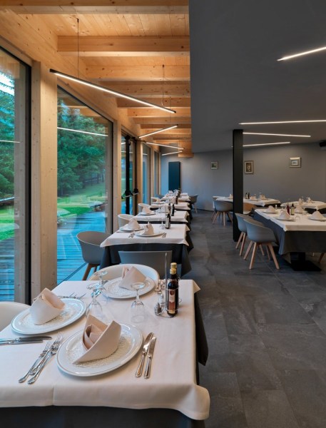 hotel-Fedora-Campitello-sala-da-pranzo-vetrata