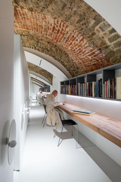 LAgo-CAMALDOLI-BIBLIOTECA-MODERNA-MONASTERO-CAMALDOLI-3