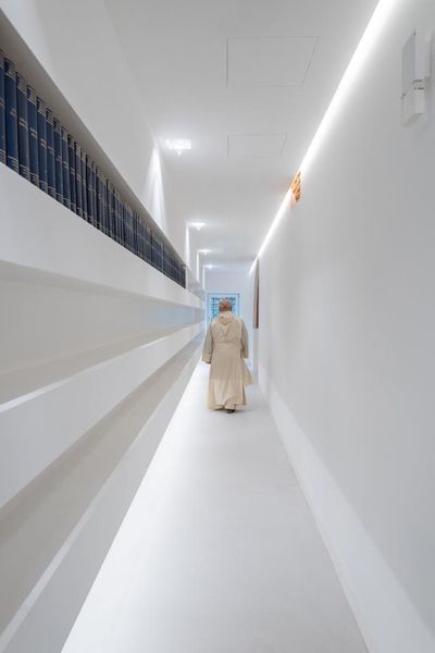 LAgo-CAMALDOLI-BIBLIOTECA-MODERNA-MONASTERO-CAMALDOLI-4