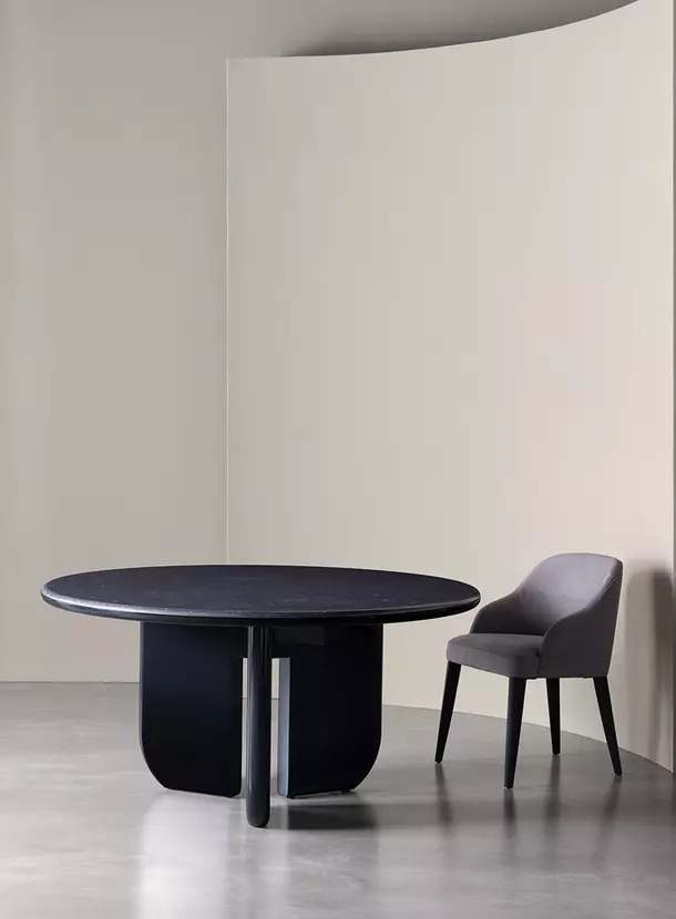 Tavolo Italo di Meridiani, design Andrea Parisio Tavolo Italo di Meridiani, design Andrea Parisio