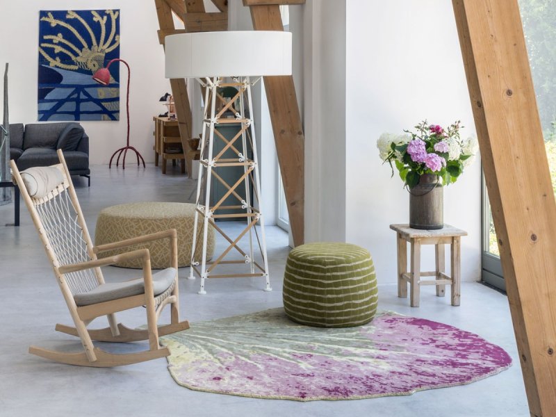 Hydrangea-rug_by-KikiVanEijk_for-NODUS_in-KikiJoost-house_from_ph©ValentinaSommariva_higher-res_cut