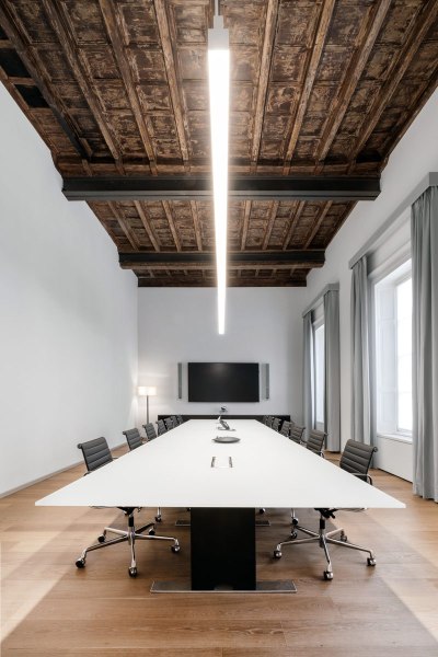 Sala-riunione-Studio-Architettura-Beretta-Associati-per-Chiomenti-ph