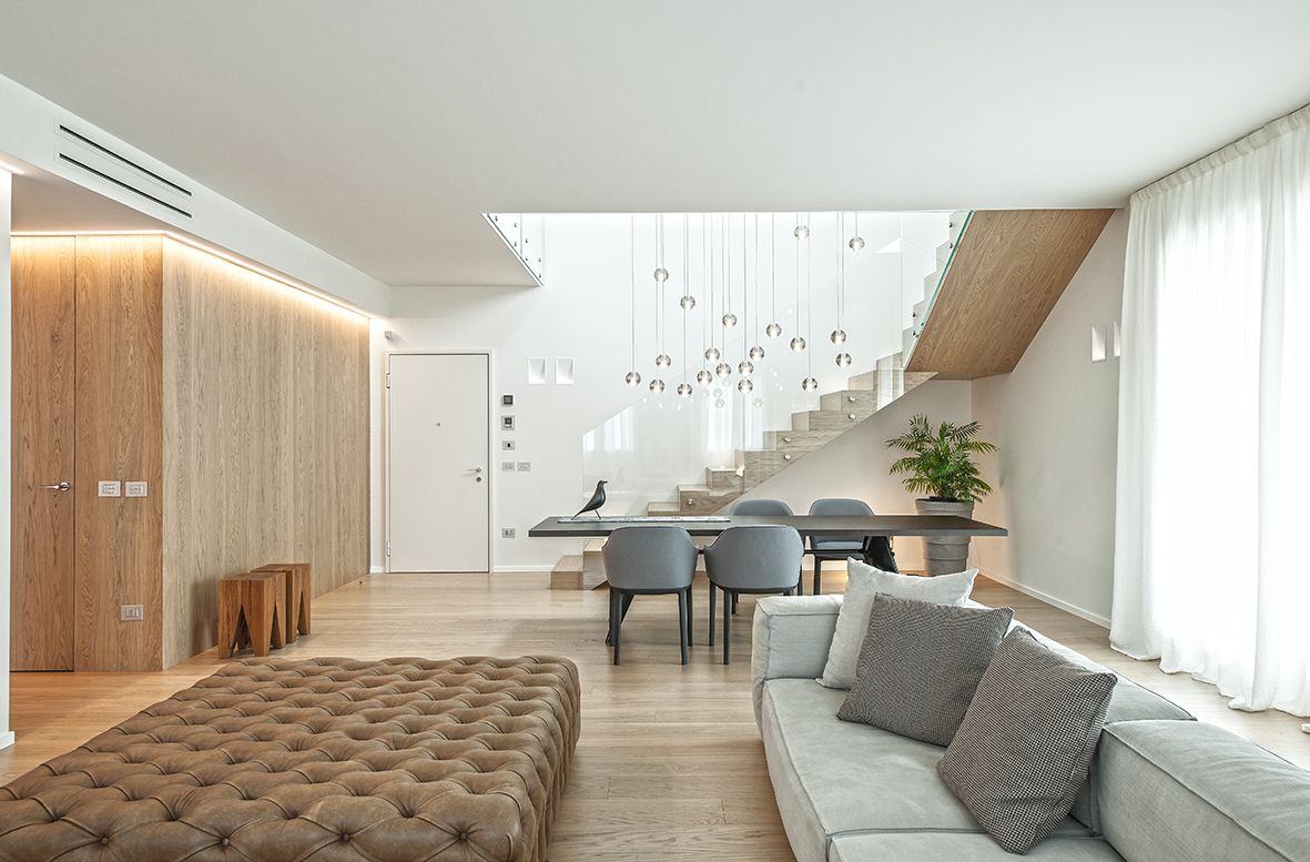 01-apartment-refurbishment-studio-120-living-room-stairs-piacenza (1)