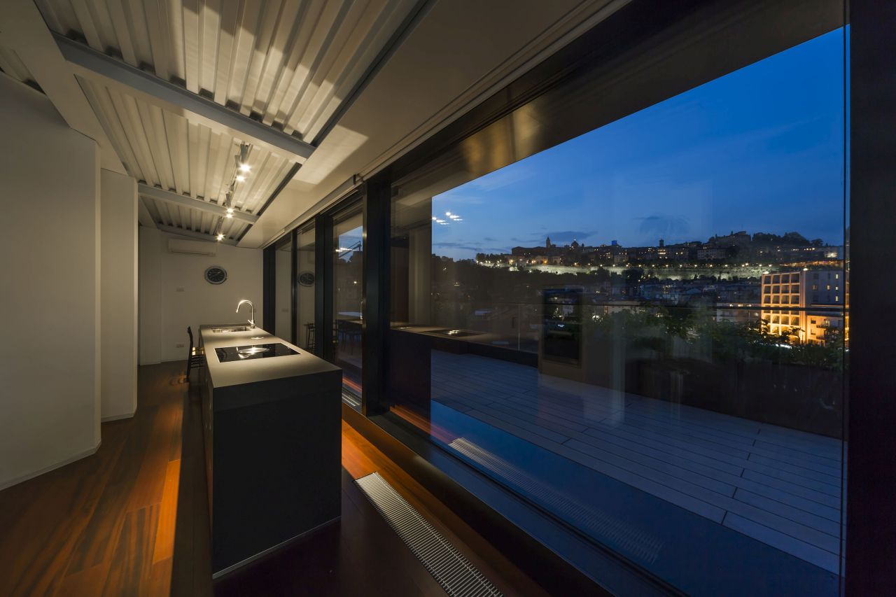 04-penthouse-refurbishment-interni-terrace-kitchen-bergamo