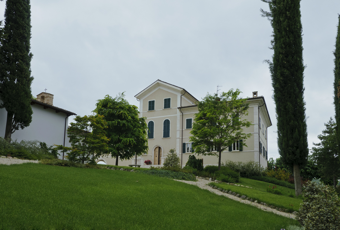 02-villa-refurbishment-eusebi-living-dining-room-italy