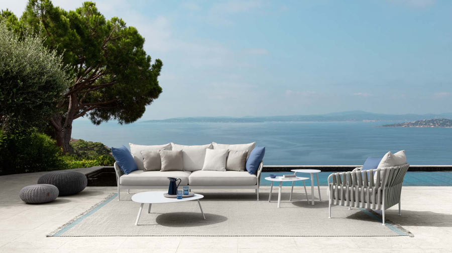 Suddenly summer in the white and blue lounge area