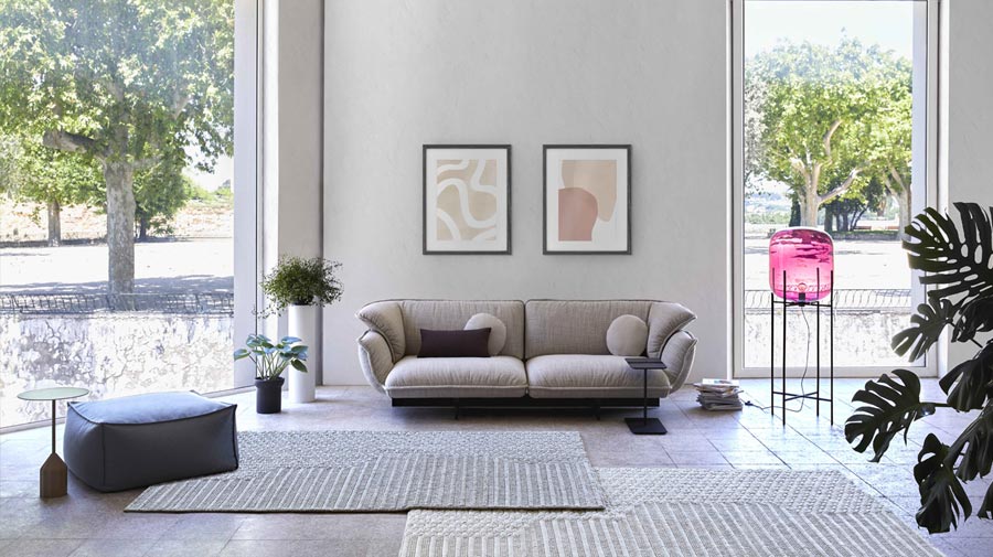 A living room that brings summer indoors