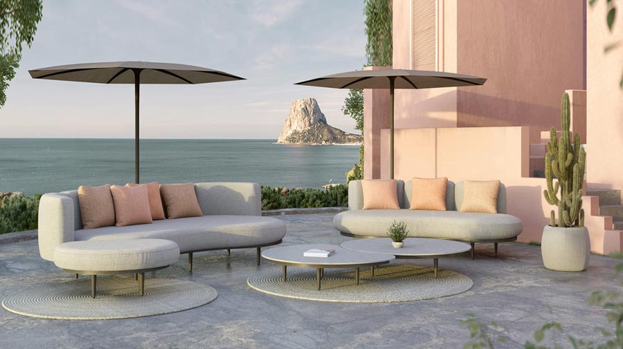 The enveloping and chic outdoor sitting room