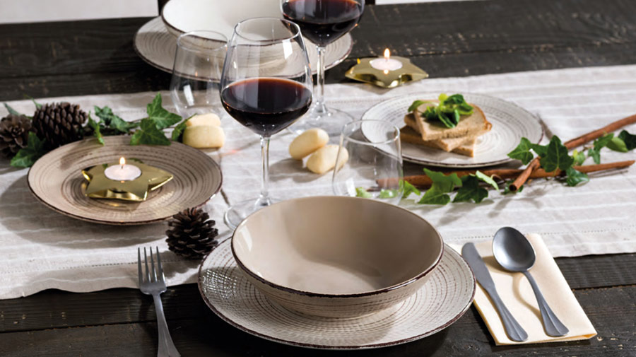 The table has all the feel of autumn