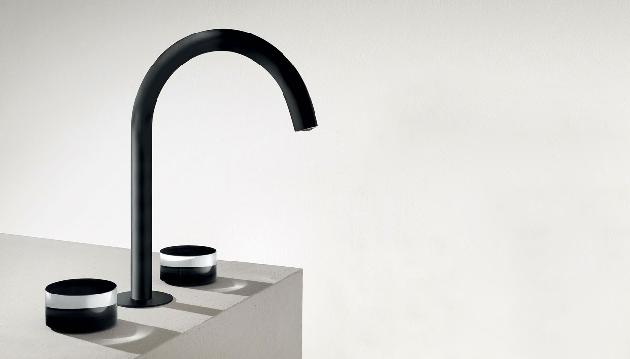 A star’s look: Nice Total Black by Fantini