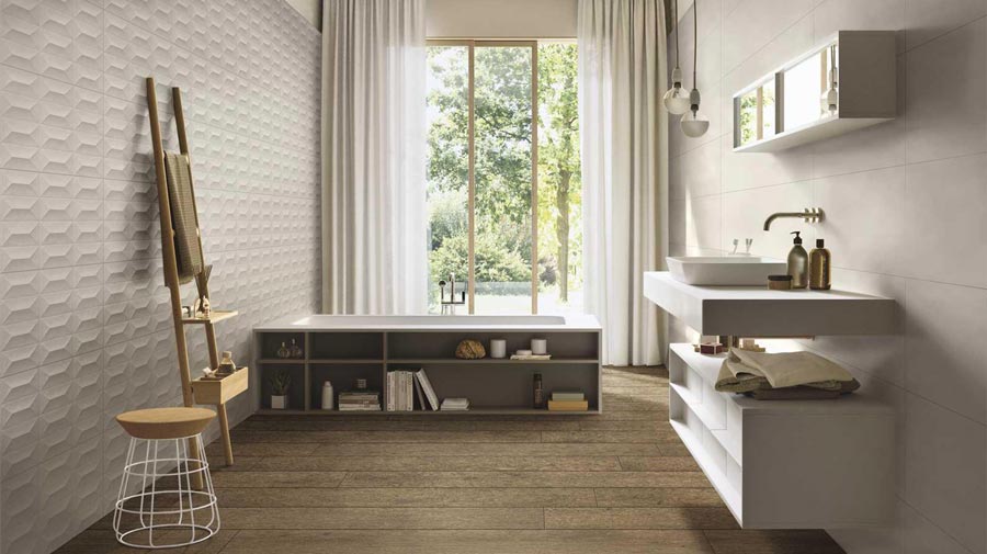 Order and relaxation in a natural bathroom