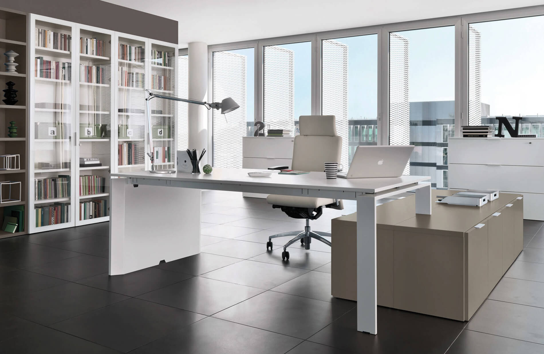 M_cover_z575_42_1 scrivanie direzionali