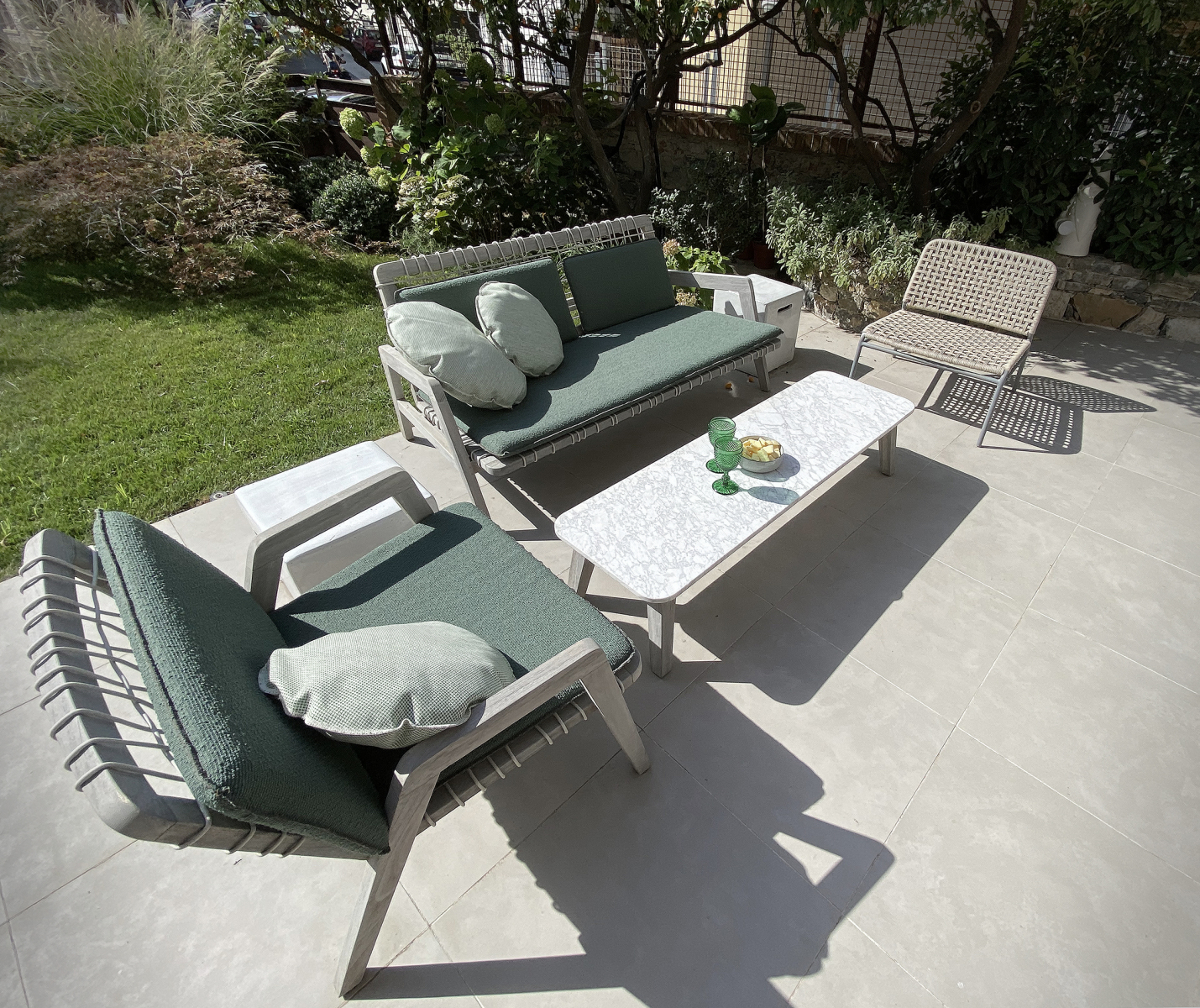 Villa con giardino a La Spezia: Arredo outdoor di Gervasoni